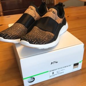New with tag/box APL Techloom Bliss sz 8 black